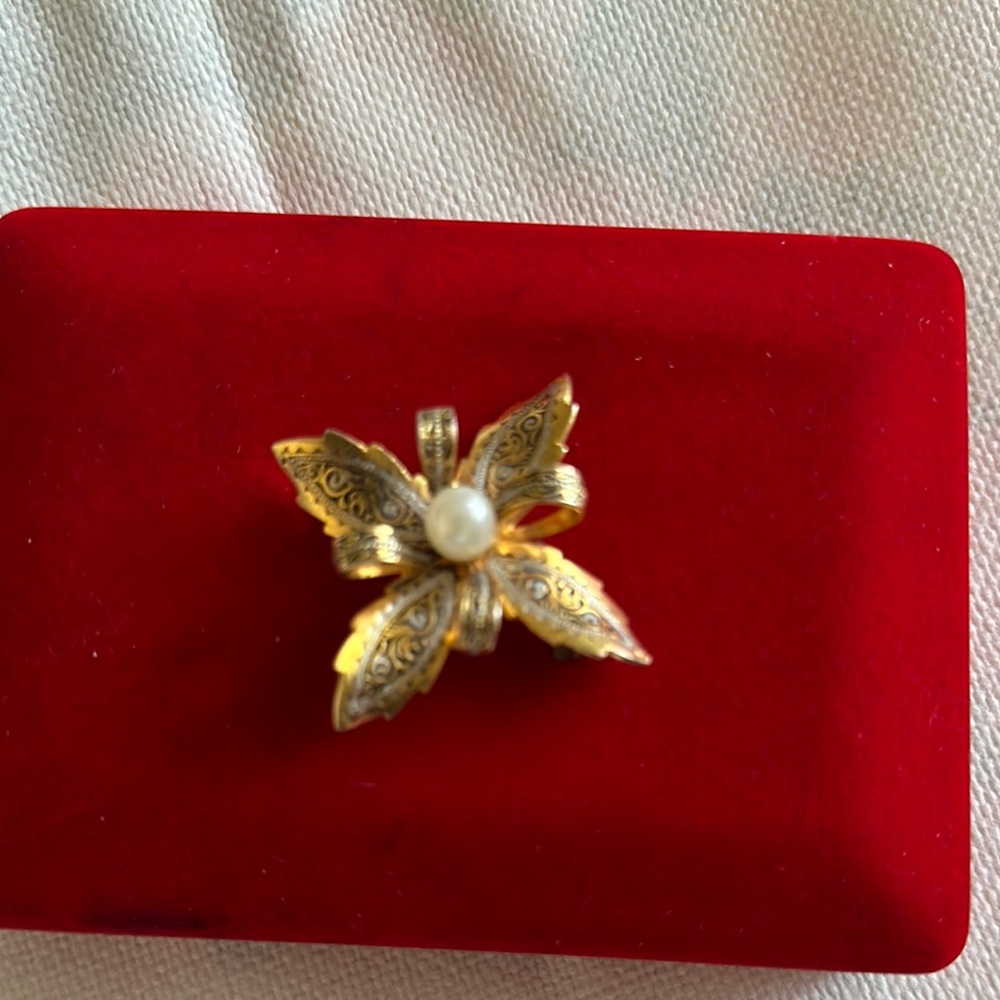 Vintage Damascene Toledo Spain golden brooch